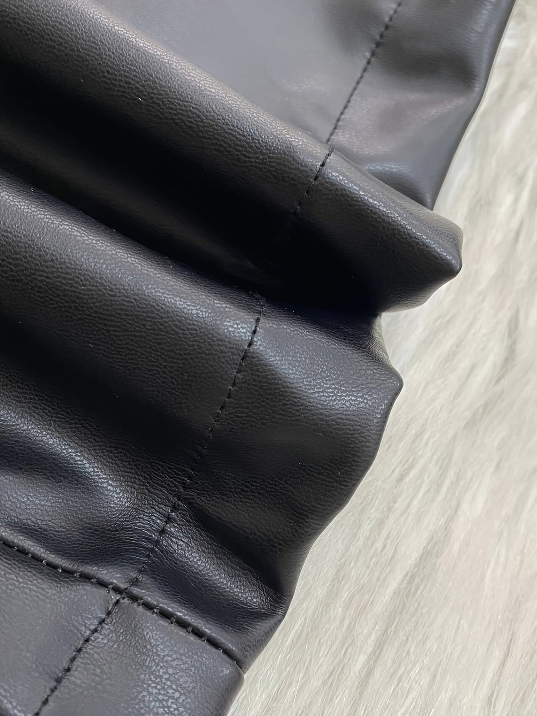 Thryvion™ | Lange Elegante Mantel met Leren Look